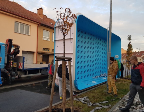 Stěhování velkého bazénu zkušeným týmem stěhovací firmy Gradas v rámci služby Stěhování těžkých břemen