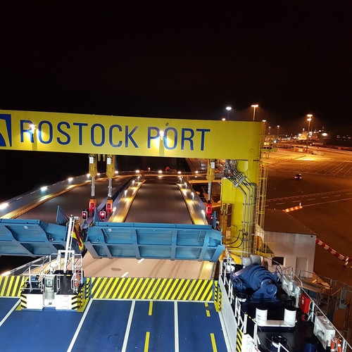 Záběr z Rostock Port při mezinárodním stěhování ze Švédska do České republiky