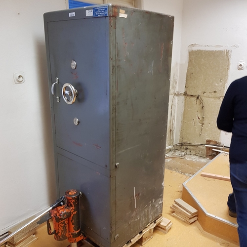 Stěhování trezoru o hmotnosti 900 kg (Brno, Praha, celá ČR i EU)