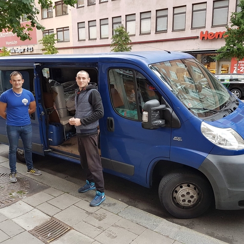 Mezinárodní stěhování ze Švédska do Česka za pomocí stěhovací dodávky a zkušeného týmů stěhováků z firmy Stěhování Gradas